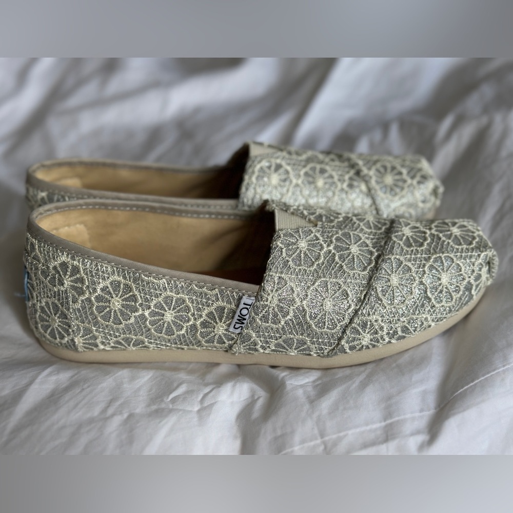 TOMS Women’s Alpargata Metallic Silver Slip-ons, Size 7.5